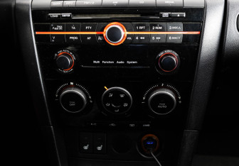 Подержанный автомобиль Mazda 3 Sedan 2008 года (13 фото)