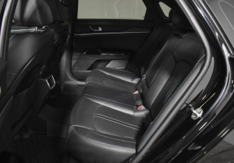 Подержанный автомобиль Kia K5 2020 года (11 фото)