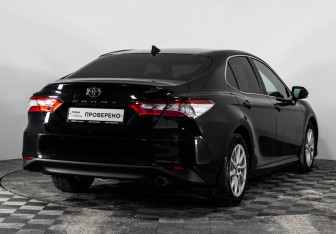 Подержанный автомобиль Toyota Camry Sedan 2021 года (5 фото)