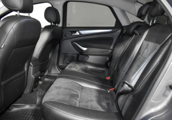 Подержанный автомобиль Ford Mondeo Sedan 2011 года (11 фото)