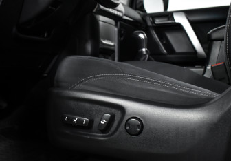 Подержанный автомобиль Toyota Land Cruiser Prado 2019 года (10 фото)