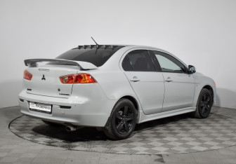 Подержанный автомобиль Mitsubishi Lancer Sedan 2008 года (5 фото)