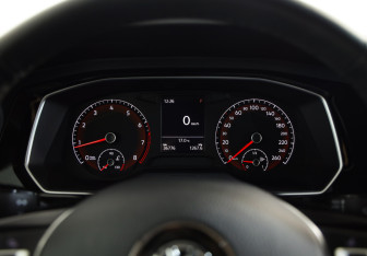 Подержанный автомобиль Volkswagen Jetta Sedan 2020 года (12 фото)