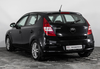 Подержанный автомобиль Hyundai i30 Hatchback 2009 года (7 фото)