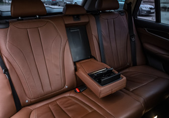 Подержанный автомобиль BMW X5 2018 года (25 фото)