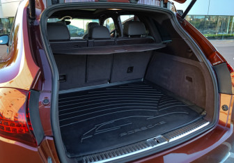 Подержанный автомобиль Porsche Cayenne 2012 года (35 фото)