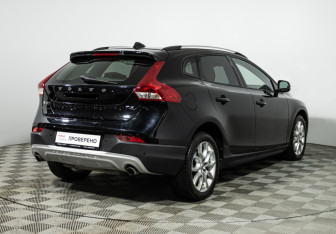 Подержанный автомобиль Volvo V40 Cross Country 2017 года (5 фото)