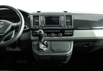 Подержанный автомобиль Volkswagen Caravelle 2019 года (14 фото)