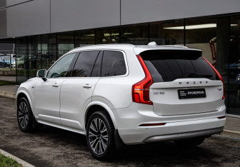 Подержанный автомобиль Volvo XC90 2022 года (7 фото)