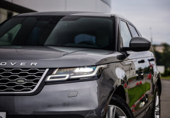 Подержанный автомобиль Land Rover Range Rover Velar 2017 года (2 фото)