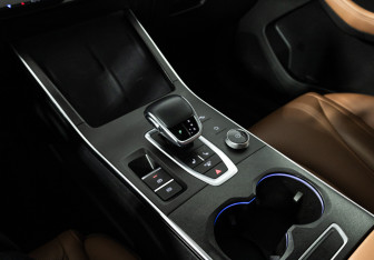 Подержанный автомобиль Omoda C5 2023 года (19 фото)