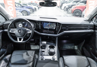 Подержанный автомобиль Volkswagen Touareg 2019 года (21 фото)