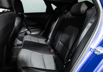 Подержанный автомобиль Kia Ceed Hatchback 2022 года (10 фото)