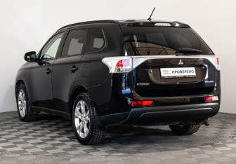 Подержанный автомобиль Mitsubishi Outlander 2012 года (7 фото)