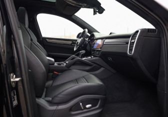 Подержанный автомобиль Porsche Cayenne 2021 года (28 фото)