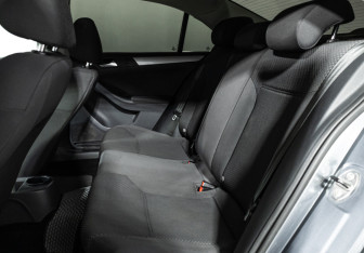 Подержанный автомобиль Volkswagen Jetta Sedan 2011 года (10 фото)