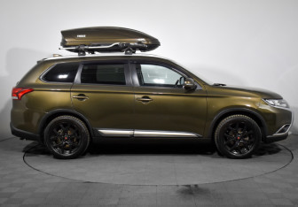 Подержанный автомобиль Mitsubishi Outlander 2017 года (4 фото)