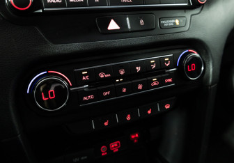 Подержанный автомобиль Kia Ceed Hatchback 2018 года (16 фото)