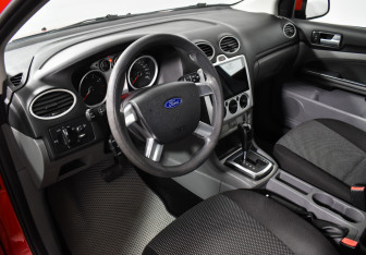 Подержанный автомобиль Ford Focus Hatchback 2010 года (9 фото)