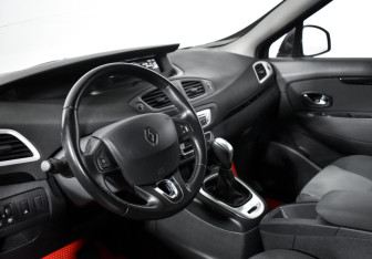 Подержанный автомобиль Renault Scenic 2013 года (9 фото)