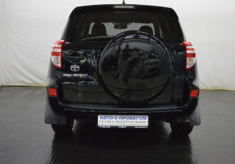 Подержанный автомобиль Toyota RAV4 2009 года (6 фото)
