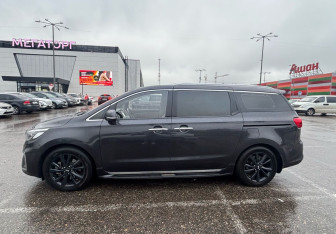 Подержанный автомобиль Kia Carnival 2019 года (2 фото)