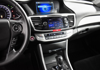 Подержанный автомобиль Honda Accord Sedan 2013 года (17 фото)
