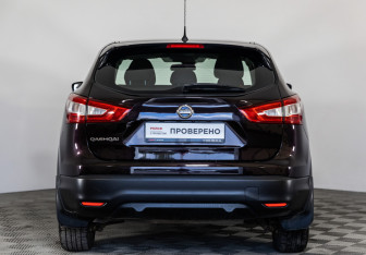 Подержанный автомобиль Nissan Qashqai 2014 года (6 фото)