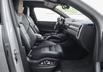 Подержанный автомобиль Porsche Cayenne 2021 года (31 фото)