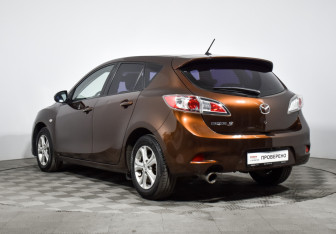 Подержанный автомобиль Mazda 3 Hatchback 2011 года (7 фото)