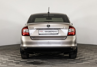 Подержанный автомобиль Skoda Rapid Liftback 2018 года (6 фото)