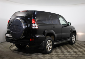 Подержанный автомобиль Toyota Land Cruiser Prado 2007 года (5 фото)
