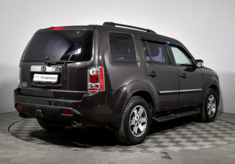 Подержанный автомобиль Honda Pilot 2013 года (5 фото)