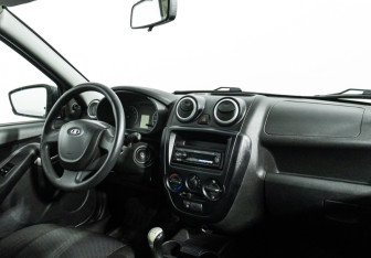 Подержанный автомобиль LADA (ВАЗ) Granta Liftback 2017 года (9 фото)