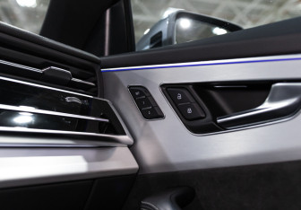 Подержанный автомобиль Audi Q8 2020 года (24 фото)