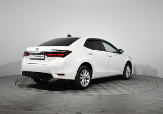 Подержанный автомобиль Toyota Corolla Sedan 2016 года (5 фото)