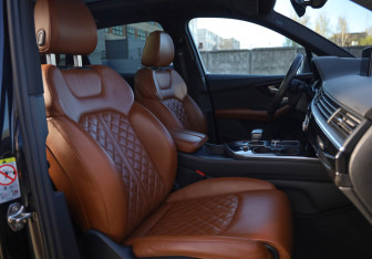 Подержанный автомобиль Audi Q7 2018 года (10 фото)