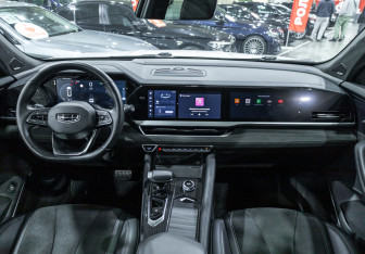 Подержанный автомобиль Geely Monjaro 2024 года (11 фото)