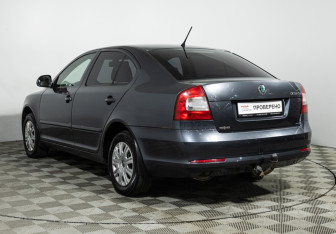 Подержанный автомобиль Skoda Octavia Liftback 2011 года (7 фото)