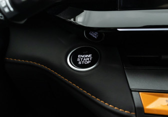 Подержанный автомобиль Changan UNI-V 2023 года (23 фото)