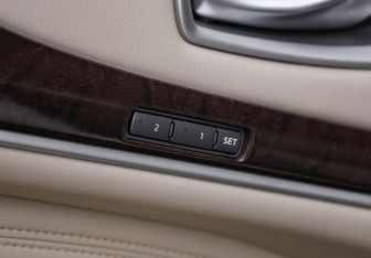 Подержанный автомобиль Infiniti QX60 2017 года (25 фото)