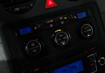 Подержанный автомобиль Volkswagen Caddy Compactvan 2008 года (15 фото)