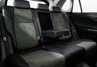 Подержанный автомобиль Toyota RAV4 2023 года (23 фото)