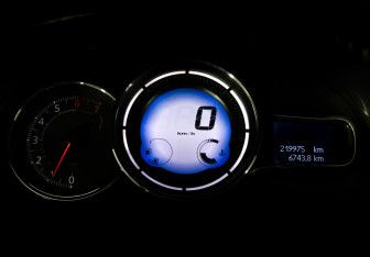 Подержанный автомобиль Renault Fluence 2014 года (16 фото)