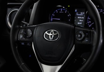 Подержанный автомобиль Toyota RAV4 2017 года (14 фото)