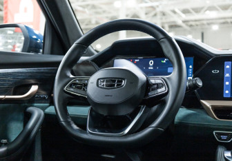 Подержанный автомобиль Geely Monjaro 2023 года (18 фото)