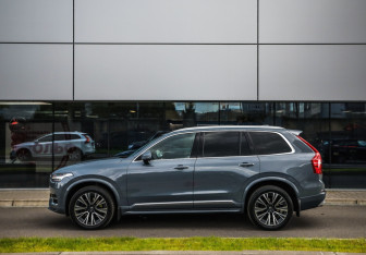 Подержанный автомобиль Volvo XC90 2021 года (8 фото)