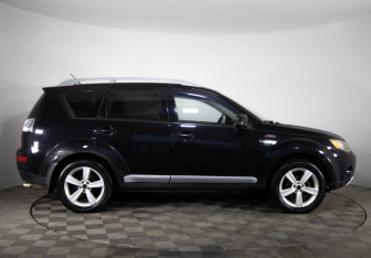 Подержанный автомобиль Mitsubishi Outlander 2006 года (8 фото)