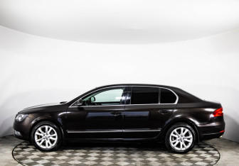 Подержанный автомобиль Skoda Superb Liftback 2014 года (8 фото)