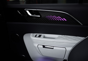 Подержанный автомобиль Hongqi E-HS9 2021 года (27 фото)